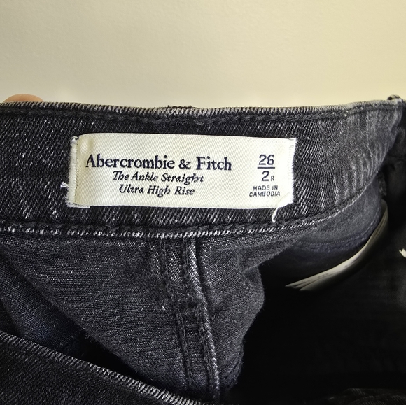Abercrombie & Fitch Curve Love Ultra High Rise Ankle Straight Jeans Black 26 EUC - Picture 4 of 12